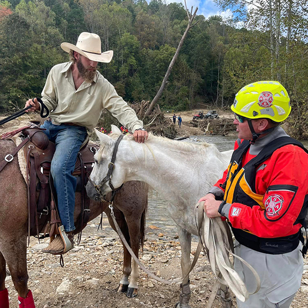 Texas Flood Disaster 2025: Horses are Transporting First Responders and Volunteers in Critical Search and Rescue Mission